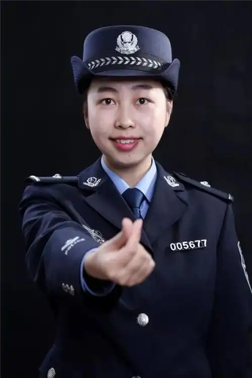 新时代平安梦一身藏蓝倾许一世芳华