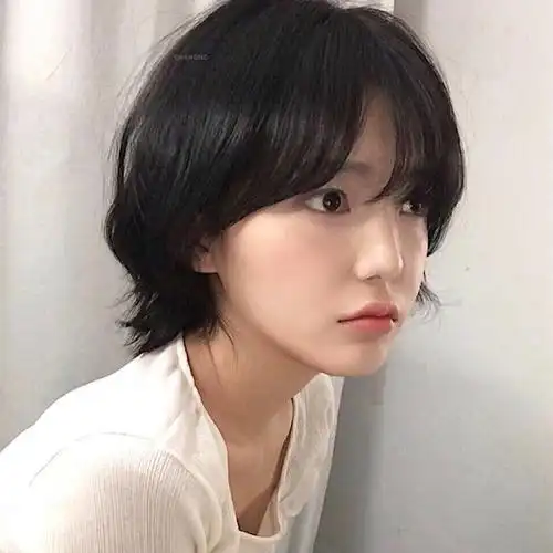 初秋发型范本推荐:初恋感肩上短发