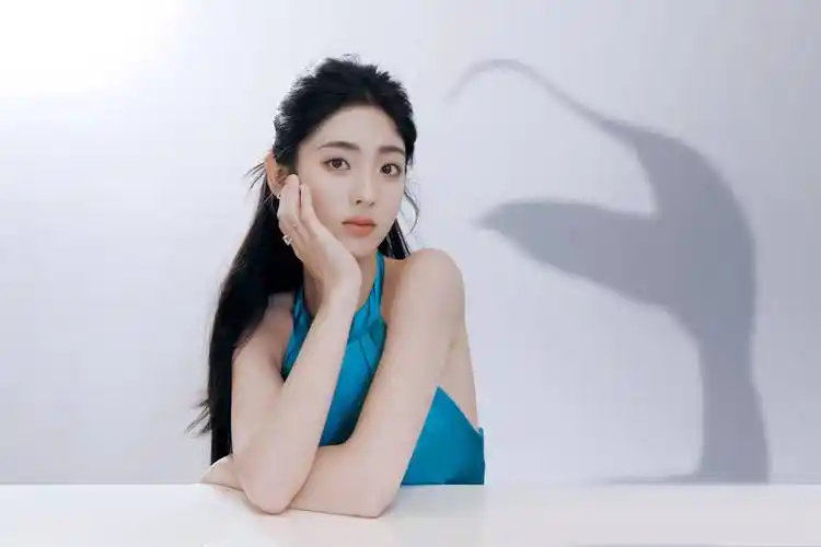 邢菲蓝色连衣裙露背性感写真_身材_柳岩_衣服