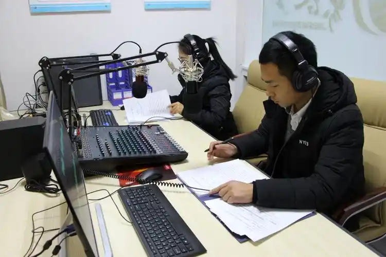 界石铺镇"界石之声"播音室