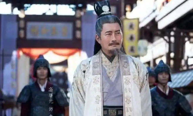 56岁高曙光皮肤紧致似小伙,小16岁娇妻老得更快,儿子才4岁_王玲_妻子