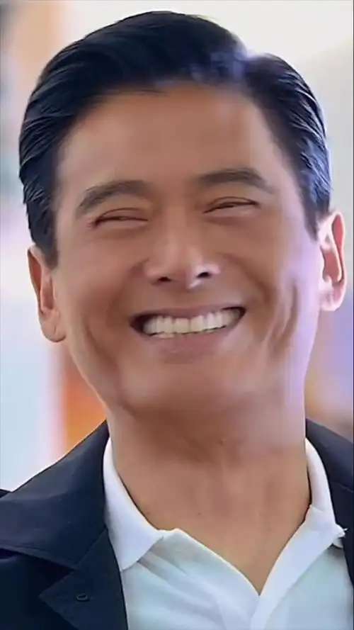 明星#发哥的笑容太温暖了,平时与妻子挤公交吃路边摊,省吃俭用捐出