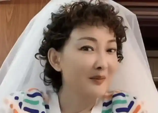 被大家熟知的影视中年女演员有蔡明和牛莉老师,她们的脸都很有辨识度