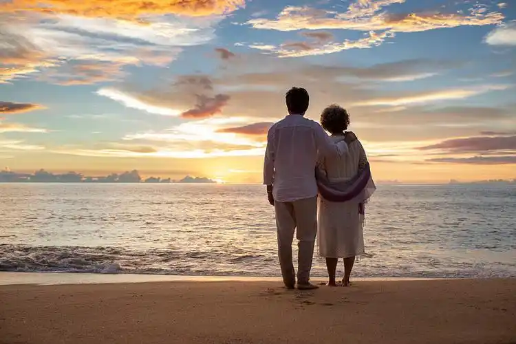 老夫妻 背影 老年夫妇图片—正版老夫妻 背影 老年夫妇图片_高清老