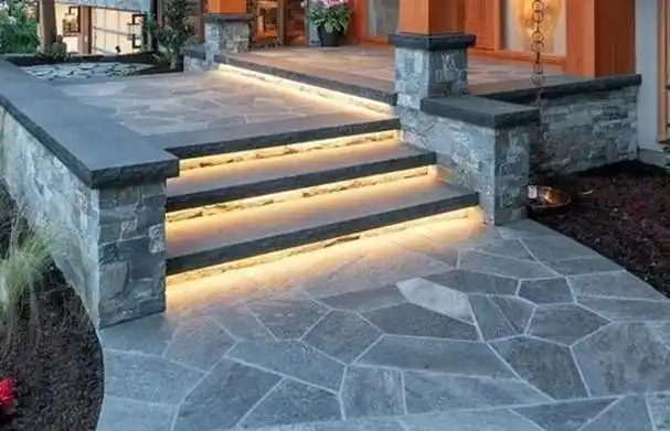 入户门前就该这样装,3层台阶下藏灯带,种花种草邻居都舍不得走_腾讯