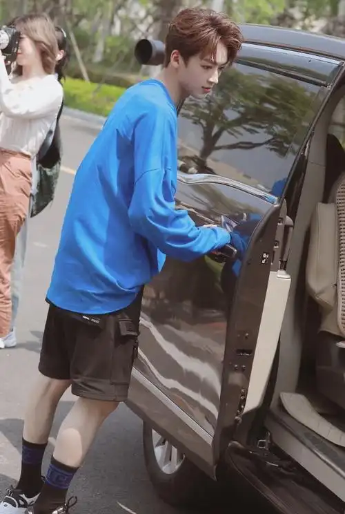 何洛洛的"泡沫鞋"看着好看,但穿上脚踝比小腿还粗,也是绝了!