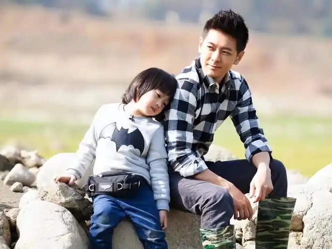 直到kimi生下来,林志颖才决定公开这个身份陈爸爸爆料以前女儿谈对象