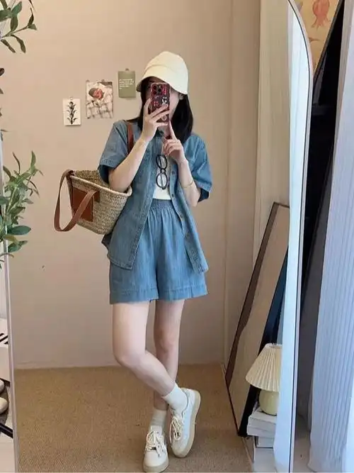 春夏季时尚搭配一整套女小个子微胖显瘦减龄牛仔短裤两件套 - 17网