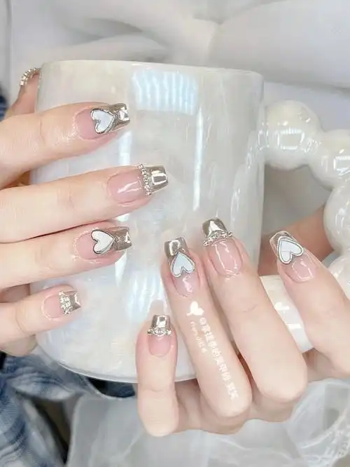 金属风法式墨镜粉美甲