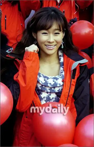 万能艺人玄英向报道她和金钟民谈恋爱的媒体表示感谢