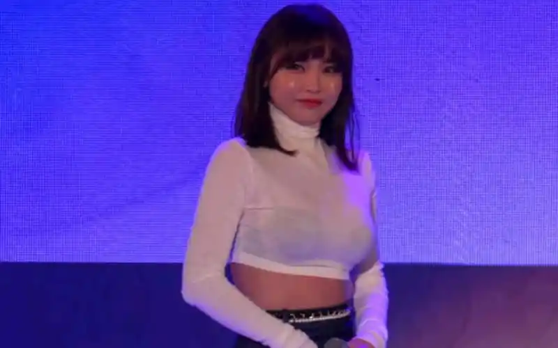 洪真英·性感长腿竖屏怼腿直拍·真的大.