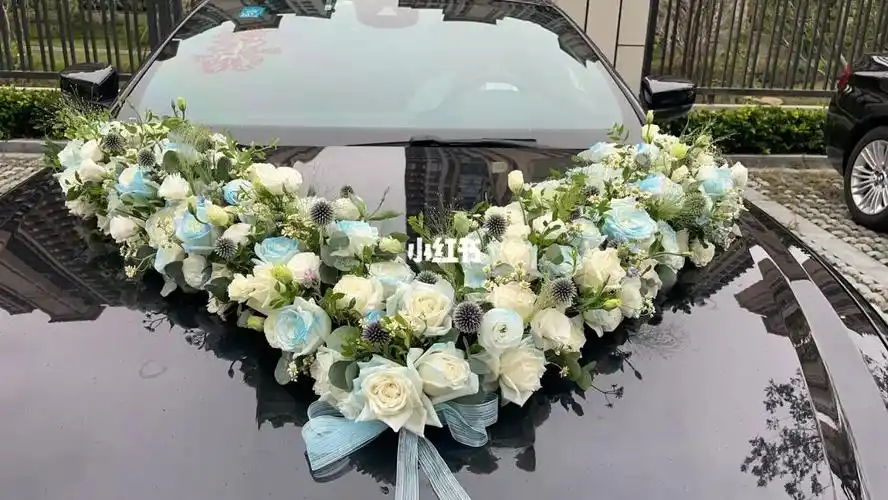 头车花大v蓝白碰撞婚车