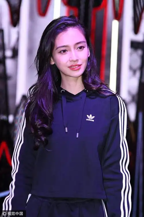 angelababyadidas运动套裙黑色运动鞋 动感时髦