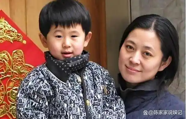 他是倪萍儿子的父亲身价已经上亿却在儿子患病时抛下母子俩