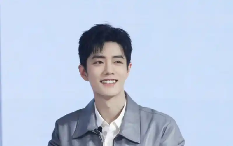 肖战阳光灿烂的笑容