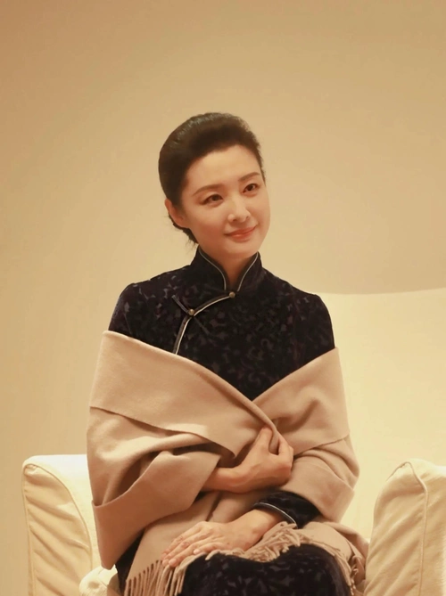 原创主持人周涛与姚科离婚后转身再嫁富豪直言对女儿心中有愧