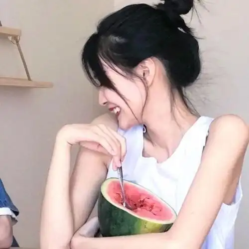 笑的很开心很甜的女生头像绝绝子