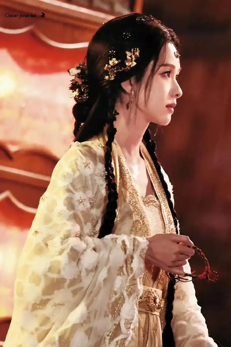 陈都灵新剧造型,图源:wb,博主:看logo#陈都灵月鳞绮纪