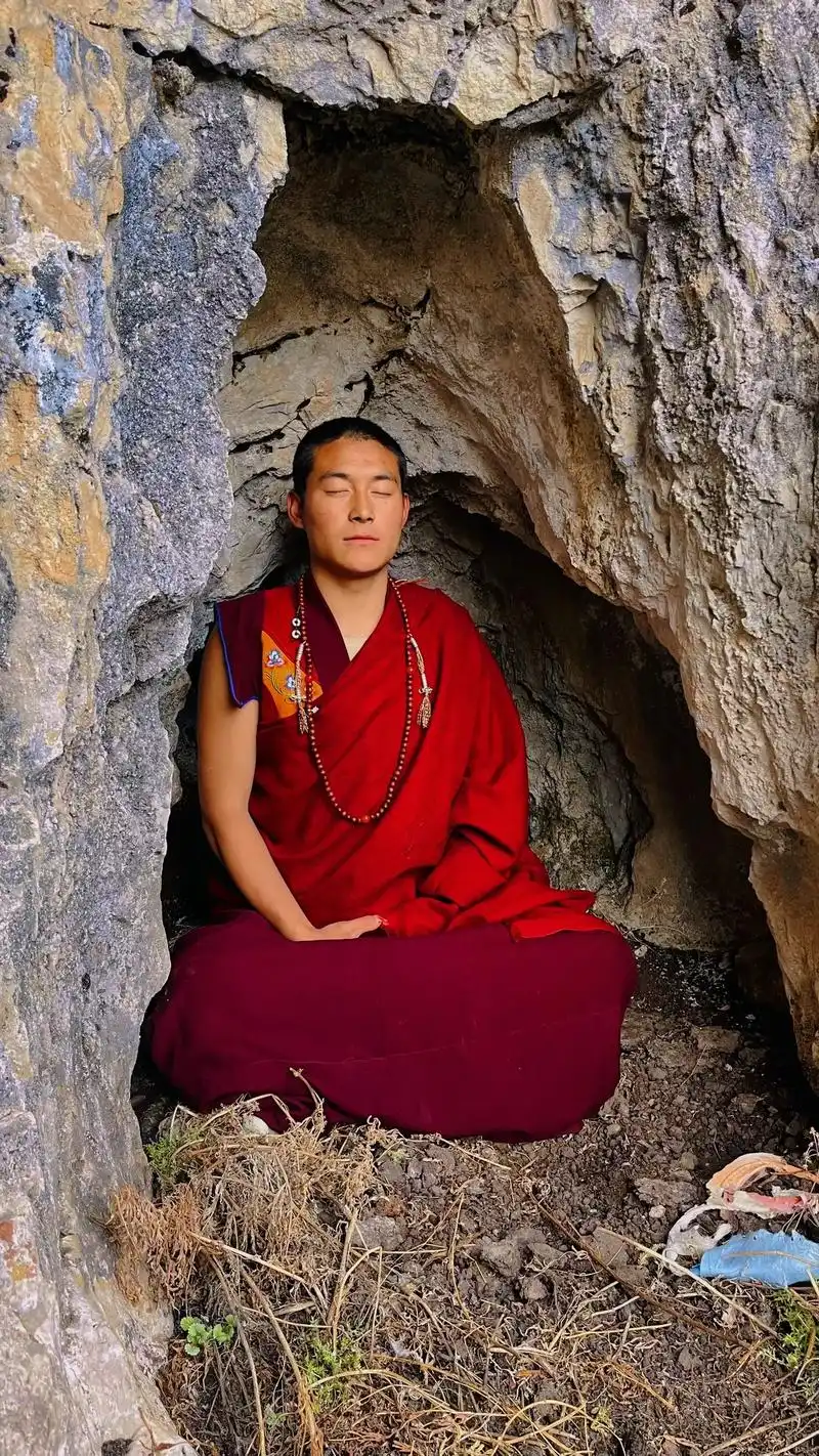 米拉日巴尊者修行的时候,有人说米拉日巴真了不起这么能吃苦,米 - 抖