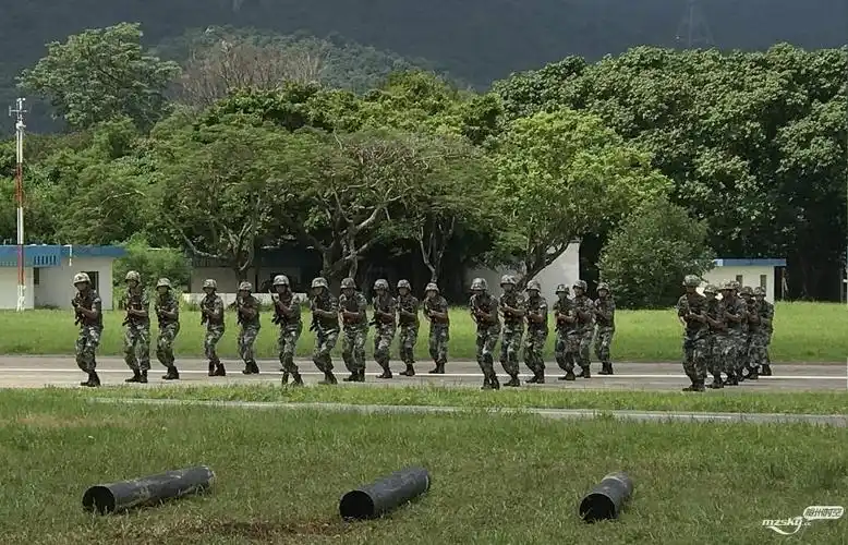 香港:开放军营活动日 驻港部队进行课目演练