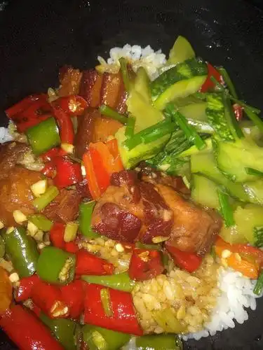 午饭:红烧肉盖饭