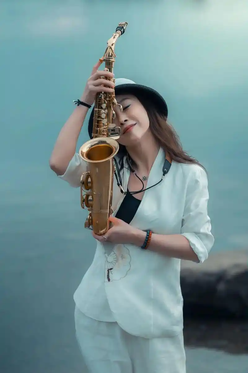 悠扬的萨克斯91#难道…#人像写真 - 抖音