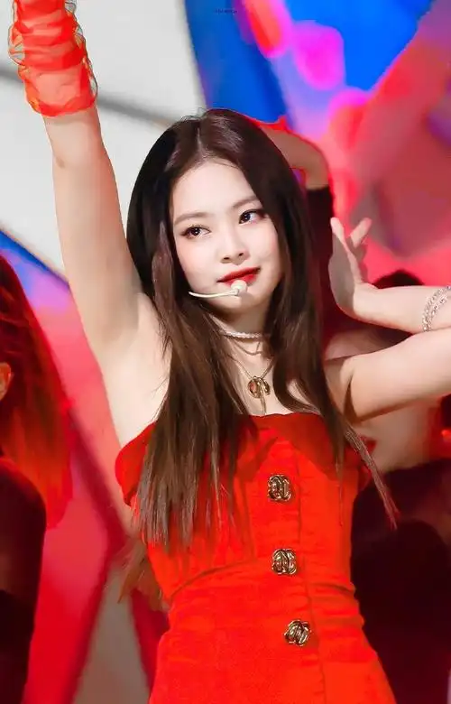 四周年快乐#-  333038 3030solo×jennie/红衣就是坠绝的!