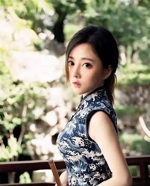 冯提莫身材变得"有料",网友晒出早期照片对比,小身板能支撑吗