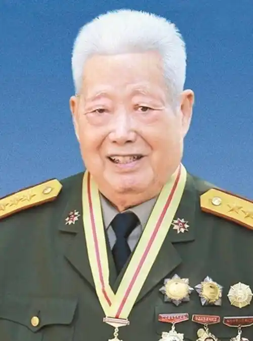 1969年,刘振华被调到沈阳军区,担任了沈阳军区副政委.