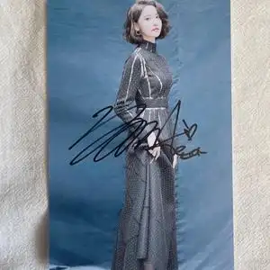 林允儿亲笔签名宣传照片