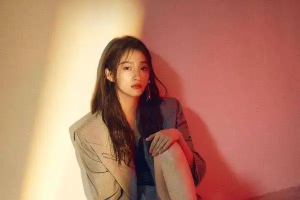 关晓彤被ps的福利图和鹿晗恋爱后身上黑料变多了