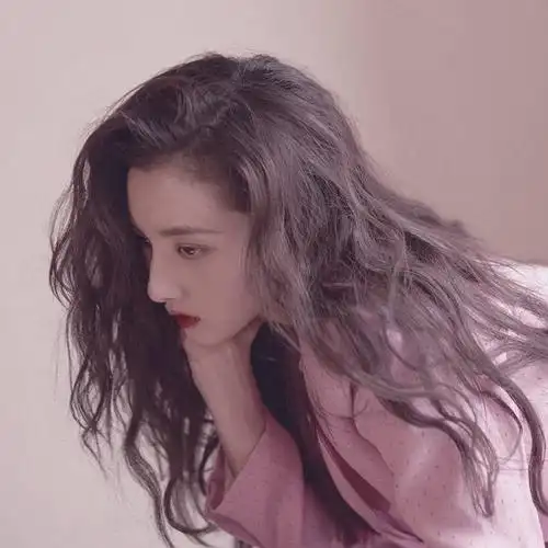 祖鹅和袁咏仪同框了!港风美女的胜利会师!