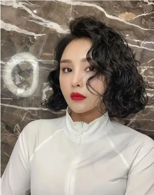 女人40发型别乱剪这3种很适合做完大不一样