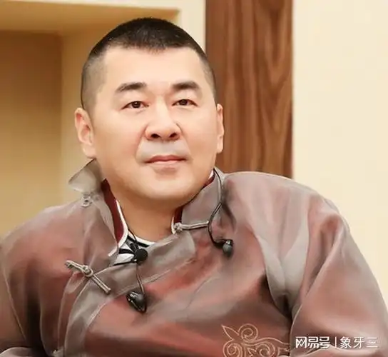 瞪眼,皱眉,装严肃,这一次,53岁陈建斌被扒得底裤都不剩?