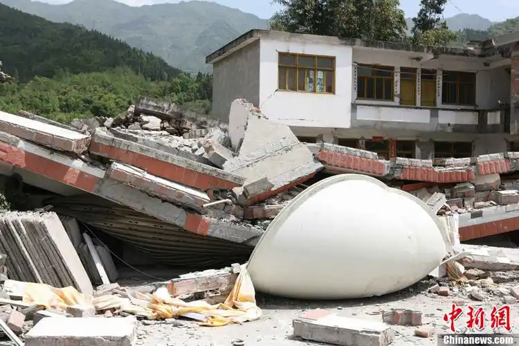 高清组图:四川雅安芦山县7.0级地震灾情回顾