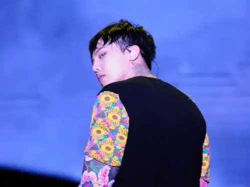 求权志龙背面的超清图片