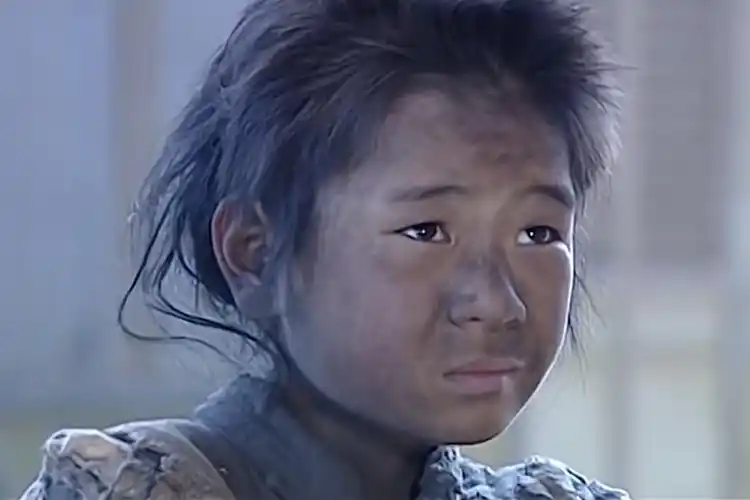 同样是冬天夜晚小乞丐比卖火柴的小女孩幸运