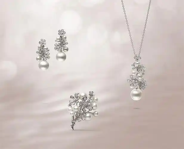 "用珍珠将所有女人的颈部装点得更迷人"的美好日本珍珠品牌mikimoto