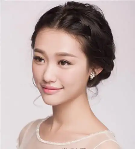 资讯 美容 新娘发型 正文    韩式新娘造型应该怎么样采有气质呢,跟着