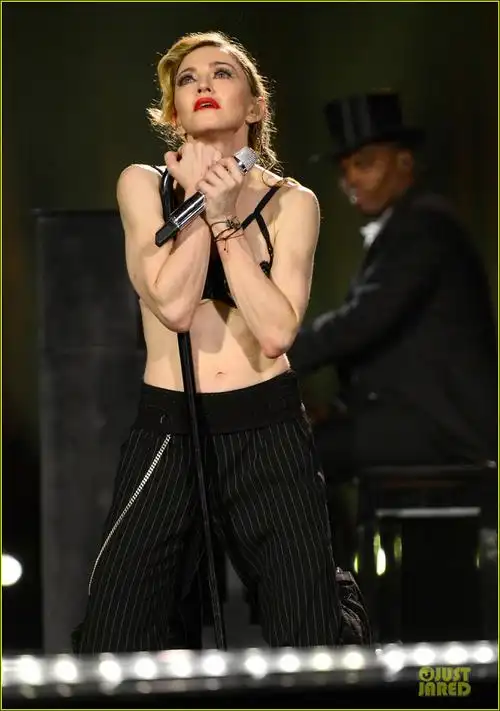 高清麦当娜巡演火爆与猛男调情扮啦啦队大玩年轻