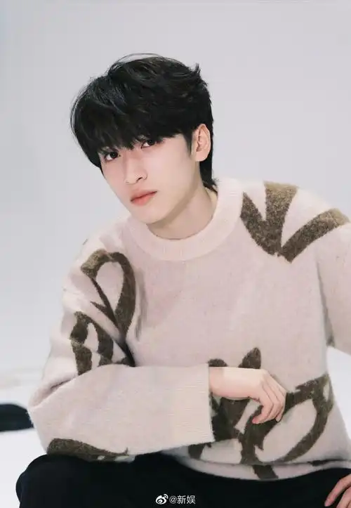 但是还是很帅的啦,是凑不到六宫格吗@时代少年团-严浩翔#新娱