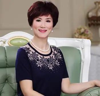 老年方脸符合的发型图 老年妇女方脸发型图片(3)