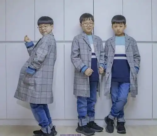 韩国宋家三胞胎长大了晒9岁生日照