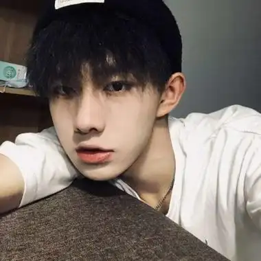 网整理发布,男生头像频道提供更多与个性,高冷相关的头像图片挑选下载