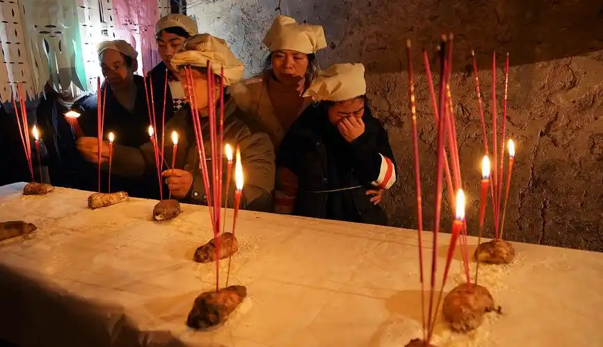 【图片12】一组乡村葬礼(胆小慎入)--蜂鸟论坛照片套图