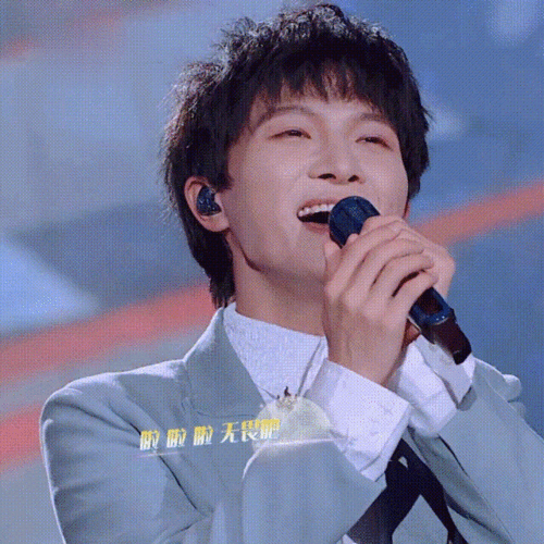 点击播放男明星们的唱歌名场面mp4