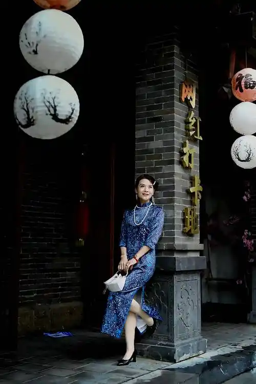 烟雨古城旗袍韵_女人_文化_中国