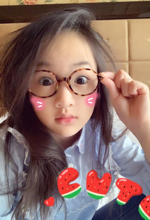 有一种整容式长大叫吴尊女儿9岁戴豹纹眼镜让人认不出