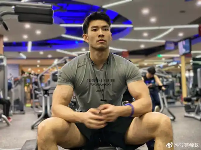 型男大赏ii 188cm经典熟肌肉男出场!是不是你的菜_健身