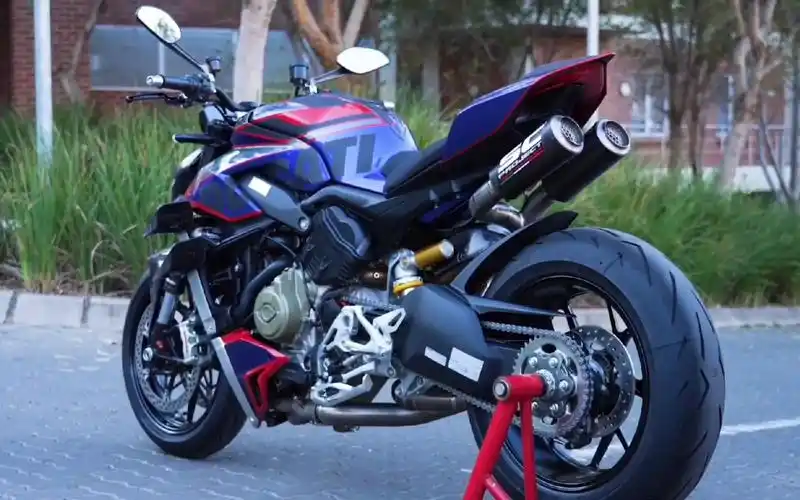 杜卡迪 street fighter v4 红黑/改装sc排气